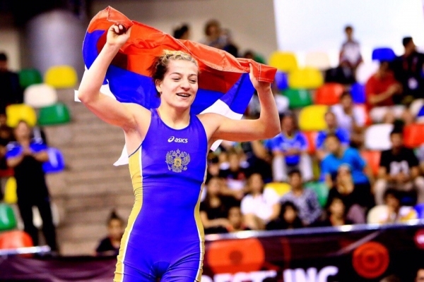 Милана Дадашева вернулась в Дагестан с золотой медалью молодежного первенства Европы по вольной борьбе